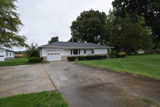 1560 E State St, Albany, IN 47320