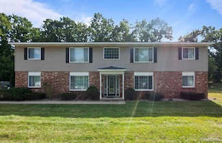 96 Village Ct, Ortonville, MI 48462