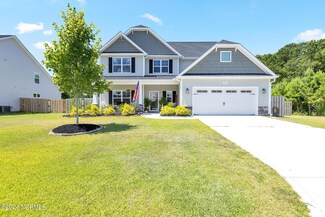 105 Permeta Dr, Sneads Ferry, NC 28460