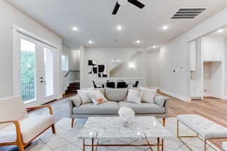 1424 W 34th 1/2 St, Houston, TX 77018