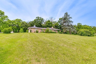 38W333 Oakwood Dr, Saint Charles, IL 60175
