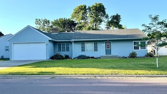 124 N Park Ln, Le Sueur, MN 56058