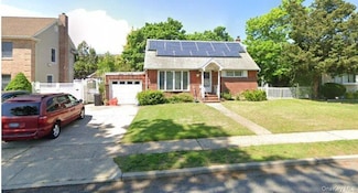 790 Floral Park Rd, Franklin Square, NY 11010