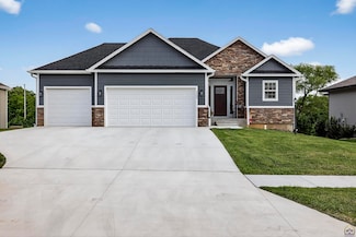 3209 SE Blazing Star Dr, Topeka, KS 66609
