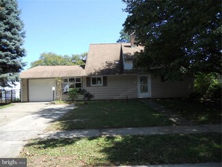 24 Needlepine Ln, Levittown, PA 19054