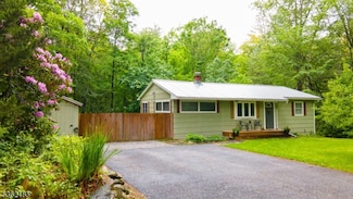 3 Pine Dr, Newton, NJ 07860