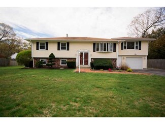 60 Americo Dr, Warwick, RI 02889