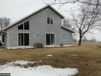 110 Park View Dr, Starbuck, MN 56381