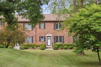 631 Maple Park Dr, Saint Paul, MN 55118