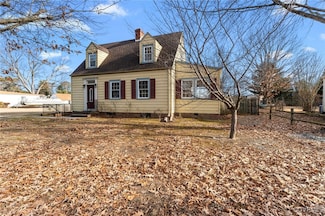 802 Essex St, Tappahannock, VA 22560