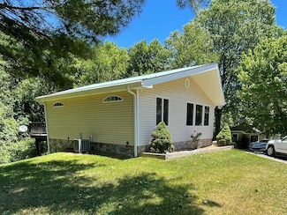411 Thunder Hill Rd, Fancy Gap, VA 24328