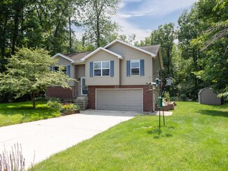 5230 Grand River Cir, Jackson, MI 49201