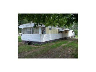 302 W 12th Ave, Garnett, KS 66032