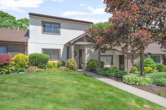 10 Sheila Ct, Holtsville, NY 11742