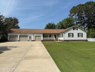 120 Ridgecrest Dr, Mount Olive, NC 28365