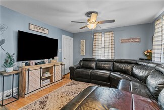 80 Reed St, Warwick, RI 02886