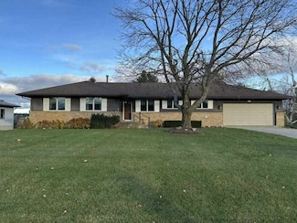 389 Hillview Dr, Petoskey, MI 49770