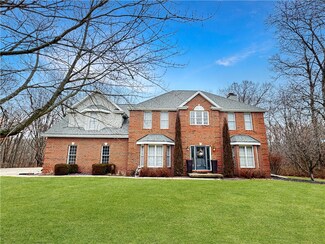 6005 Forest Hills Dr, Charleston, IL 61920