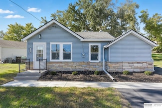 2012 Benson Gardens Blvd, Omaha, NE 68134