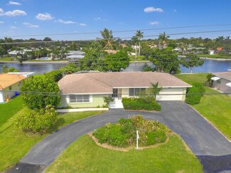 8017 Pine Tree Ln, West Palm Beach, FL 33406