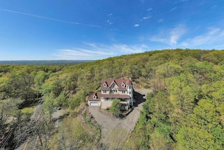 405 Christian Herald Rd, Valley Cottage, NY 10989