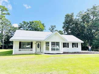 517 Commagere Blvd, Bay Saint Louis, MS 39520