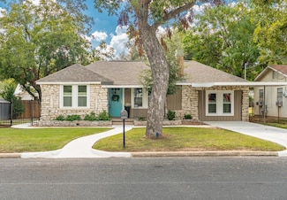 103 W Centre St, Fredericksburg, TX 78624