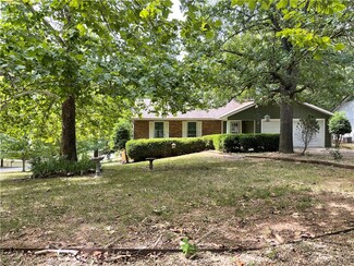 7105 S Pleasant Ridge Dr, Fayetteville, AR 72704
