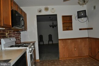 13101 Kumar Ct, Woodbridge, VA 22193