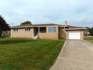 123 Riggle St, Houston, PA 15342