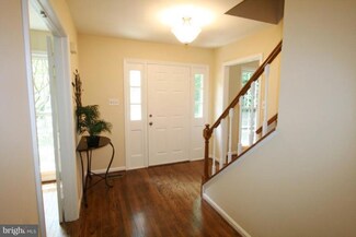 5207 Marvell Ln, Fairfax, VA 22032