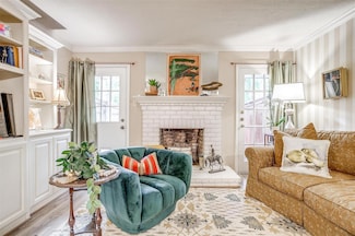 1379 Roaring Springs Rd, Fort Worth, TX 76114