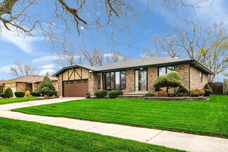 4507 Lindenwood Dr, Matteson, IL 60443
