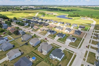 2305 N 9th Ave E, Newton, IA 50208