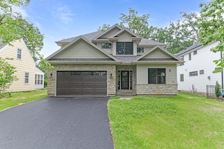 1672 Huntington Ln, Highland Park, IL 60035