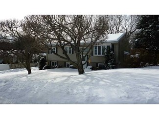 101 Pheasant Dr, Cranston, RI 02920