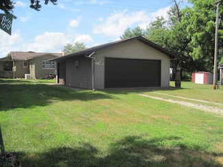 809 N Front St, Oquawka, IL 61469