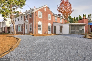 148 E Broad St, New Holland, PA 17557