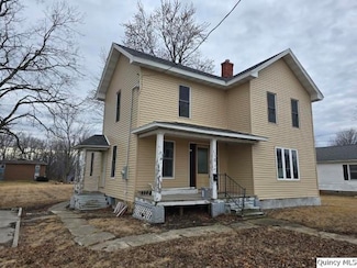 820 Center St, Carthage, IL 62321