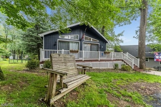 2 Deer Run Dr, High Bridge, NJ 08829