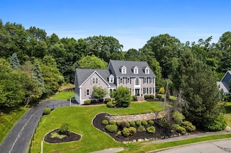 26 Blackthorn Rd, Shrewsbury, MA 01545