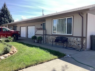21021 Cottonwood Dr, Greenleaf, ID 83626