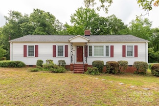 439 Kershaw Country Club Rd, Kershaw, SC 29067