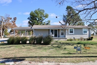 13704 E Anderson Dr, Claremore, OK 74017