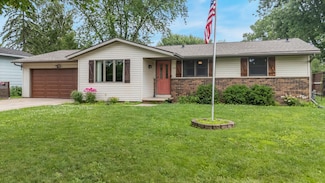 1725 Arnold Dr, Green Bay, WI 54304