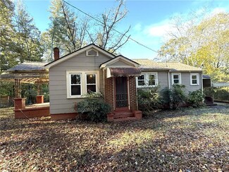 222 Weeping Willow Dr, Clarkesville, GA 30523