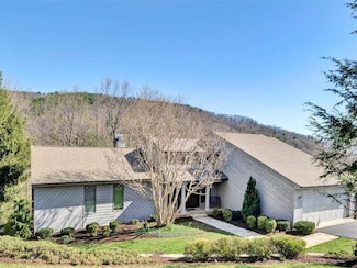 6207 Mount Chestnut Rd, Roanoke, VA 24018