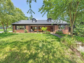 112 8th Ave NW, Hickory, NC 28601