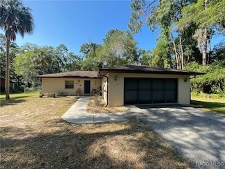 9740 W Cranberry St, Crystal River, FL 34428