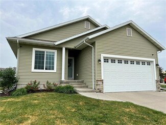 1217 Ashworth Dr, Cedar Falls, IA 50613